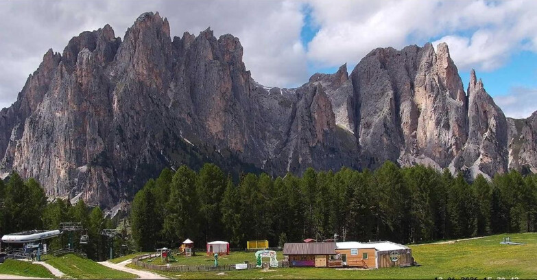 Webcam Vigo di Fassa-Pera-Ciampedìe - Vigo - dirupi di Larsech