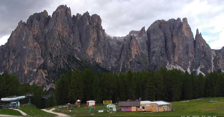 Webcam Vigo di Fassa-Pera-Ciampedìe - Vigo - dirupi di Larsech