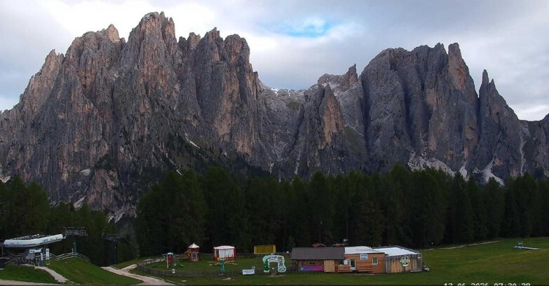 Webcam Vigo di Fassa-Pera-Ciampedìe - Vigo - dirupi di Larsech