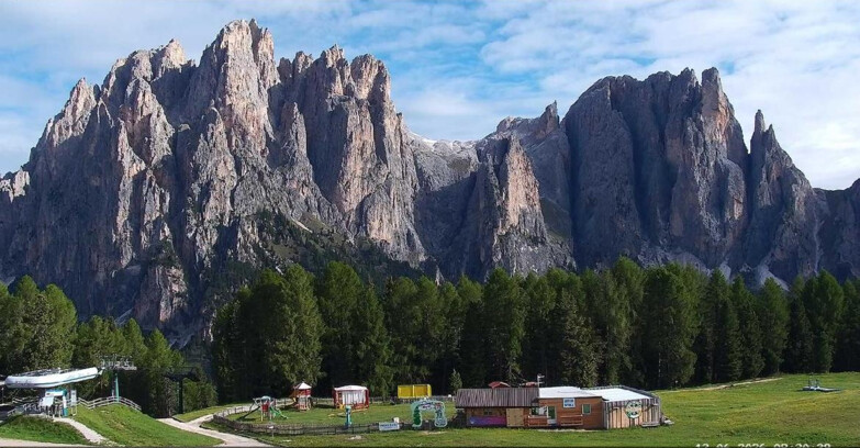 Webcam Vigo di Fassa-Pera-Ciampedìe - Vigo - dirupi di Larsech