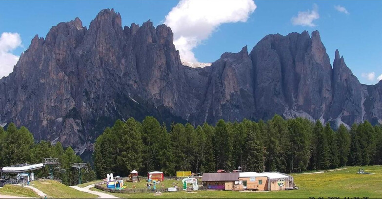Webcam Vigo di Fassa-Pera-Ciampedìe - Vigo - dirupi di Larsech