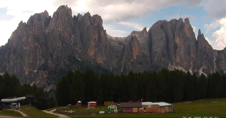 Webcam Vigo di Fassa-Pera-Ciampedìe - Vigo - dirupi di Larsech
