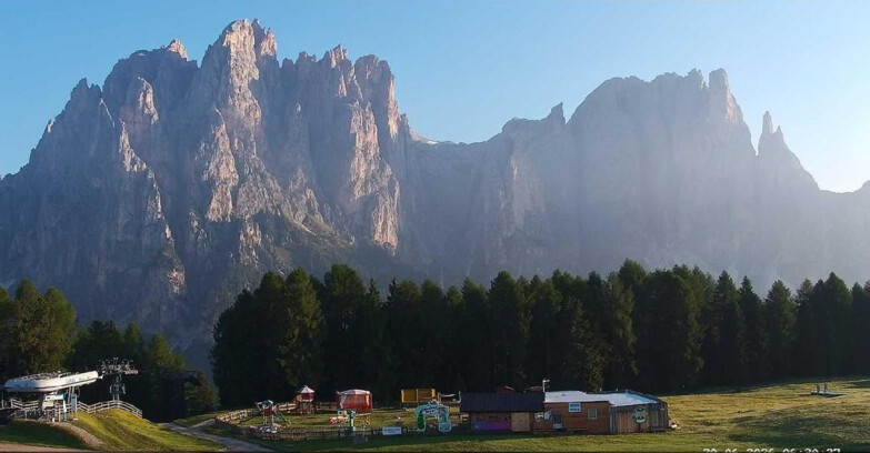 Webcam Vigo di Fassa-Pera-Ciampedìe - Vigo - dirupi di Larsech