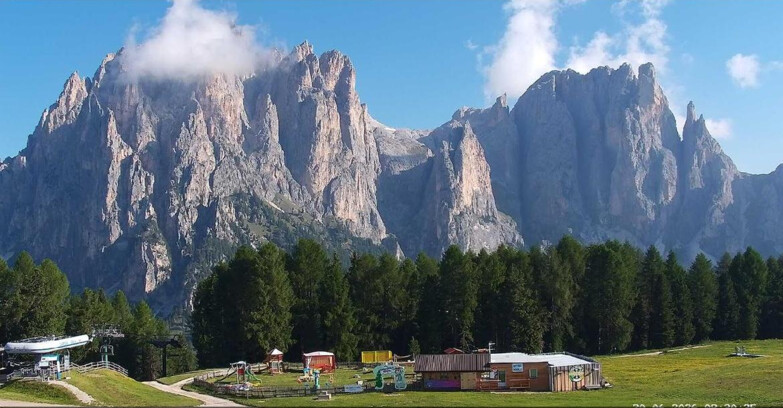 Webcam Vigo di Fassa-Pera-Ciampedìe - Vigo - dirupi di Larsech