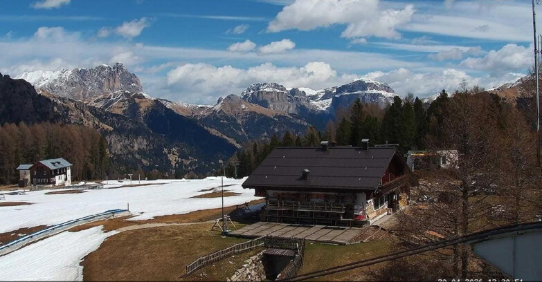 Webcam Vigo di Fassa-Pera-Ciampedie - Vigo - verso Sassolungo e Pordoi