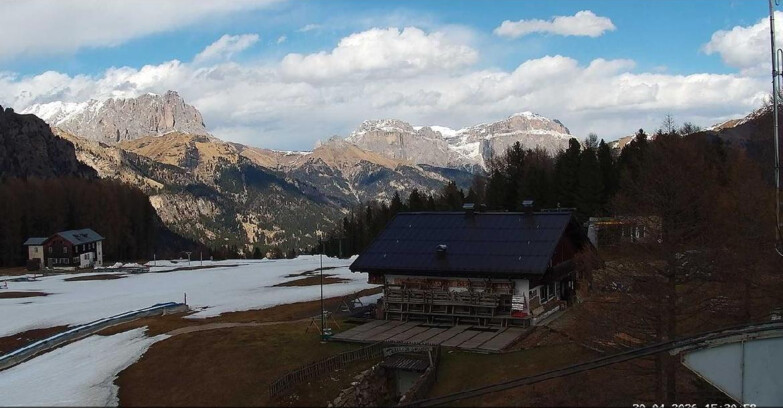Webcam Vigo di Fassa-Pera-Ciampedie - Vigo - verso Sassolungo e Pordoi