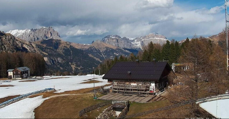 Webcam Vigo di Fassa-Pera-Ciampedie - Vigo - verso Sassolungo e Pordoi