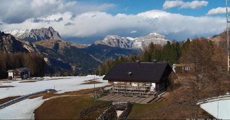 Webcam Vigo di Fassa-Pera-Ciampedie - Vigo - verso Sassolungo e Pordoi