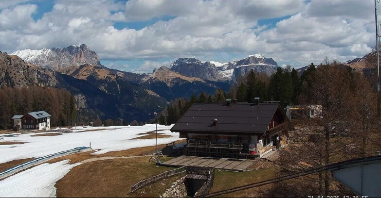 Webcam Vigo di Fassa-Pera-Ciampedìe - Vigo - verso Sassolungo e Pordoi