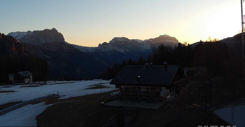Webcam Vigo di Fassa-Pera-Ciampedìe - Vigo - verso Sassolungo e Pordoi