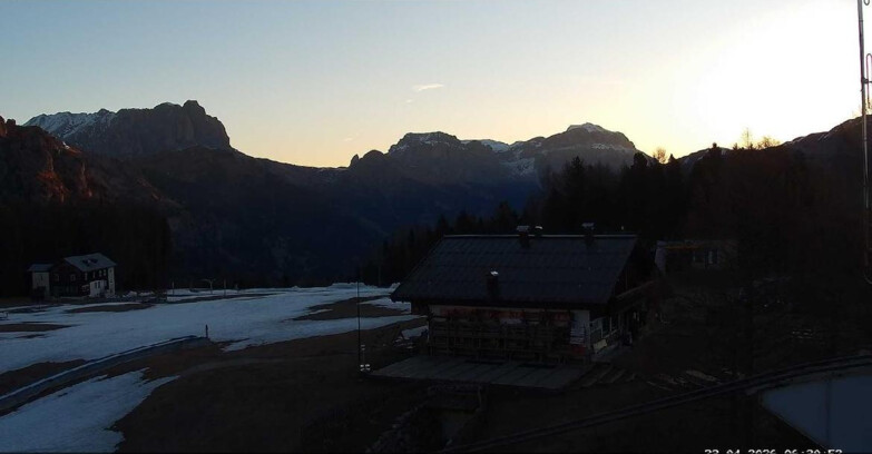 Webcam Vigo di Fassa-Pera-Ciampedìe - Vigo - verso Sassolungo e Pordoi