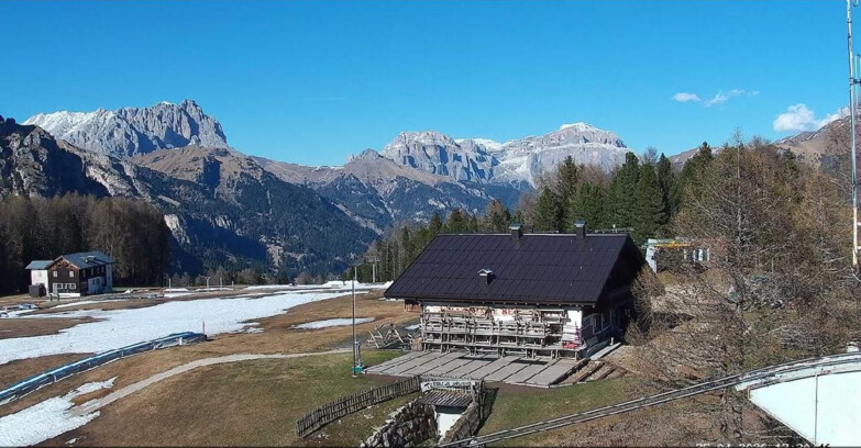 Webcam Vigo di Fassa-Pera-Ciampedie - Vigo - verso Sassolungo e Pordoi