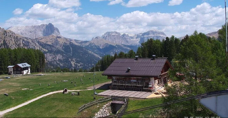 Webcam Vigo di Fassa-Pera-Ciampedìe - Vigo - verso Sassolungo e Pordoi