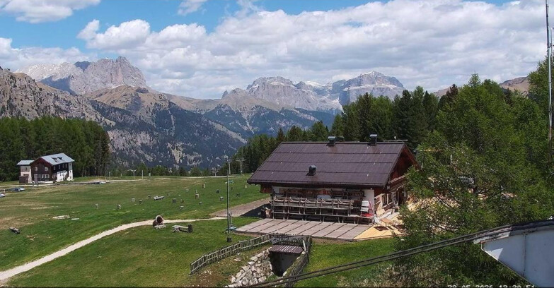 Webcam Vigo di Fassa-Pera-Ciampedìe - Vigo - verso Sassolungo e Pordoi