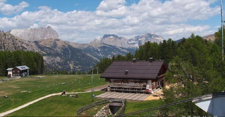 Webcam Vigo di Fassa-Pera-Ciampedìe - Vigo - verso Sassolungo e Pordoi