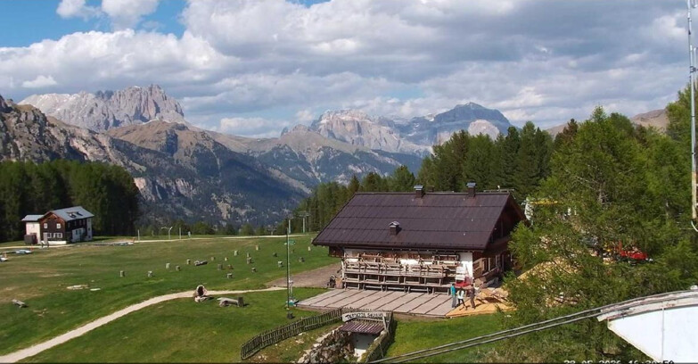 Webcam Vigo di Fassa-Pera-Ciampedìe - Vigo - verso Sassolungo e Pordoi