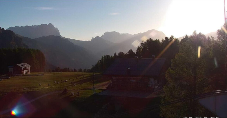 Webcam Vigo di Fassa-Pera-Ciampedìe - Vigo - verso Sassolungo e Pordoi