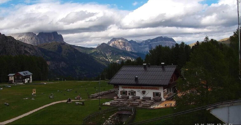 Webcam Vigo di Fassa-Pera-Ciampedìe - Vigo - verso Sassolungo e Pordoi