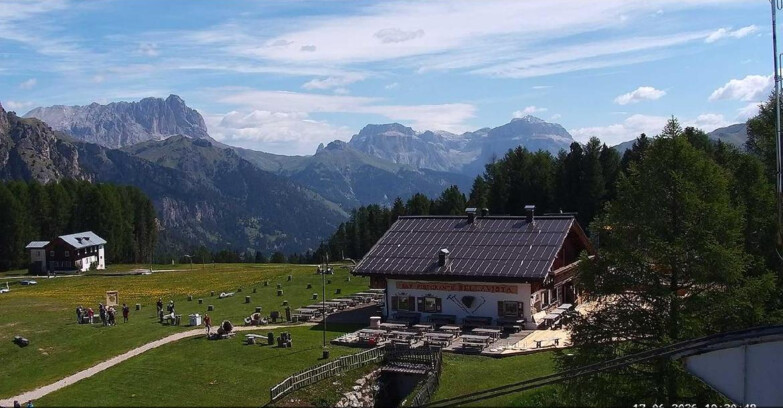 Webcam Vigo di Fassa-Pera-Ciampedìe - Vigo - Sassolungo und Pordoi