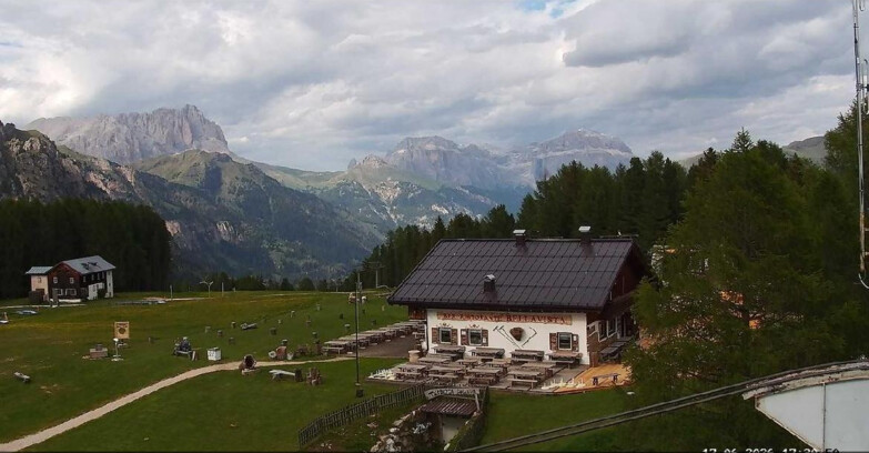 Webcam Vigo di Fassa-Pera-Ciampedìe - Vigo - Sassolungo und Pordoi