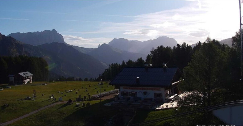 Webcam Vigo di Fassa-Pera-Ciampedìe - Vigo - Sassolungo und Pordoi