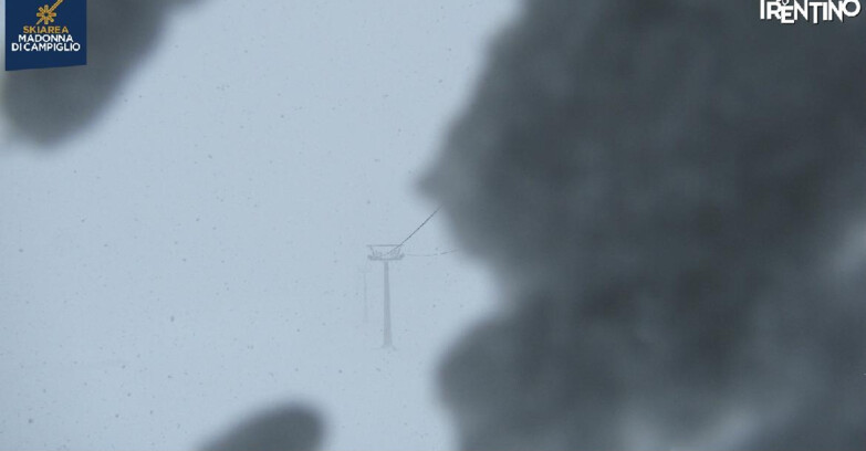 Webcam Madonna di Campiglio (Skiarea Campiglio Dolomiti di Brenta - Val di Sole Val Rendena) - From Grostè 
