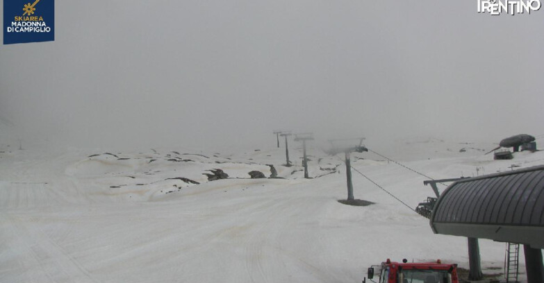 Webcam Madonna di Campiglio (Skiarea Campiglio Dolomiti di Brenta - Val di Sole Val Rendena) - Grostè 2500