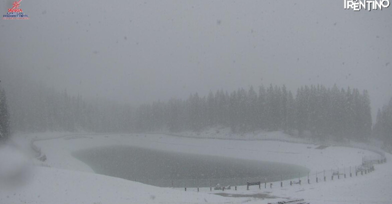 Webcam Madonna di Campiglio (Skiarea Campiglio Dolomiti di Brenta - Val di Sole Val Rendena) - Lago Montagnoli